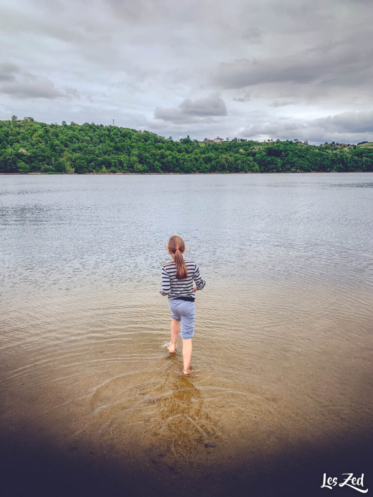 Le Lac de Villerest, les pieds dans l'eau