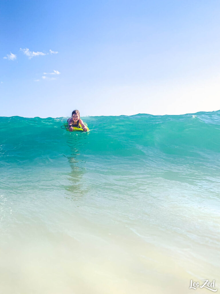 Chloé se teste au bodyboard