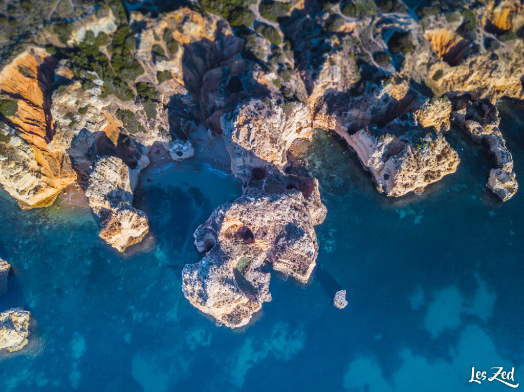 Vue aérienne de la Plage paradisiaque de la Ponta da Piedade (Lagos / Algarve)