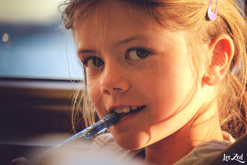 Portrait enfant avec stylo - Lac Majeur (Italie)