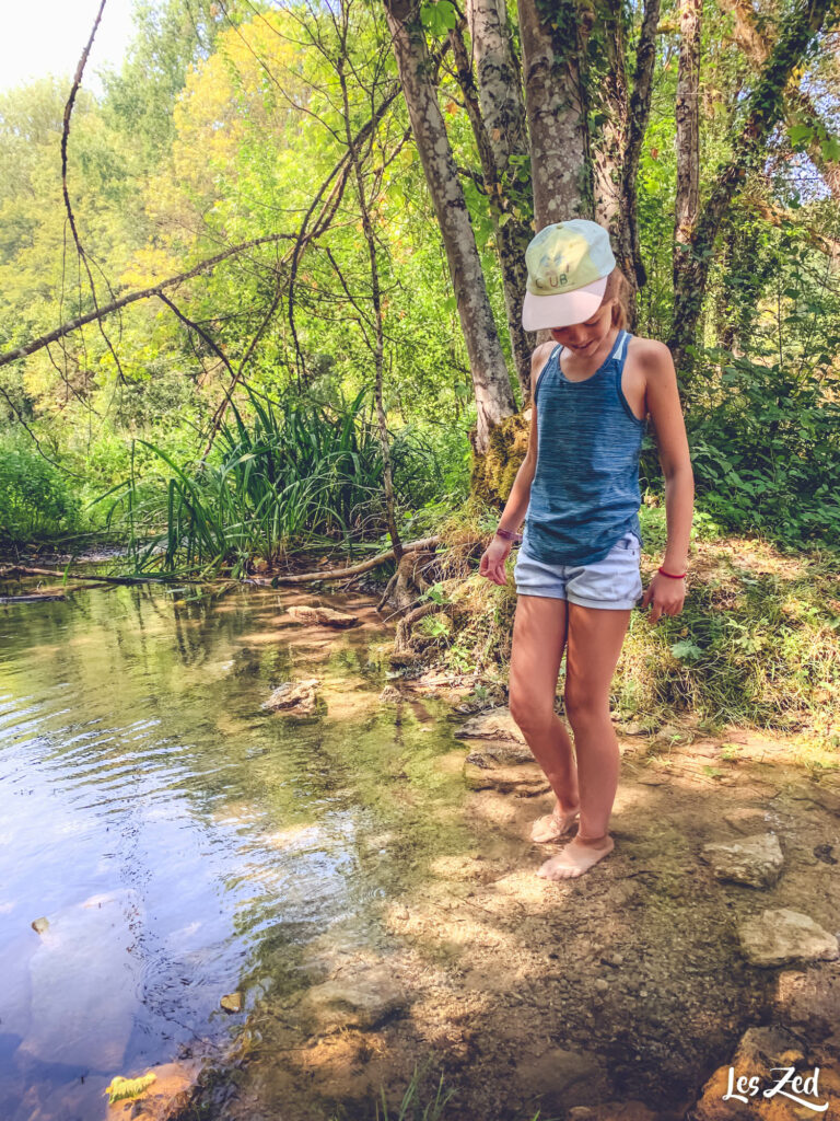 Pieds dans l'eau dans le Parc National de Forêts