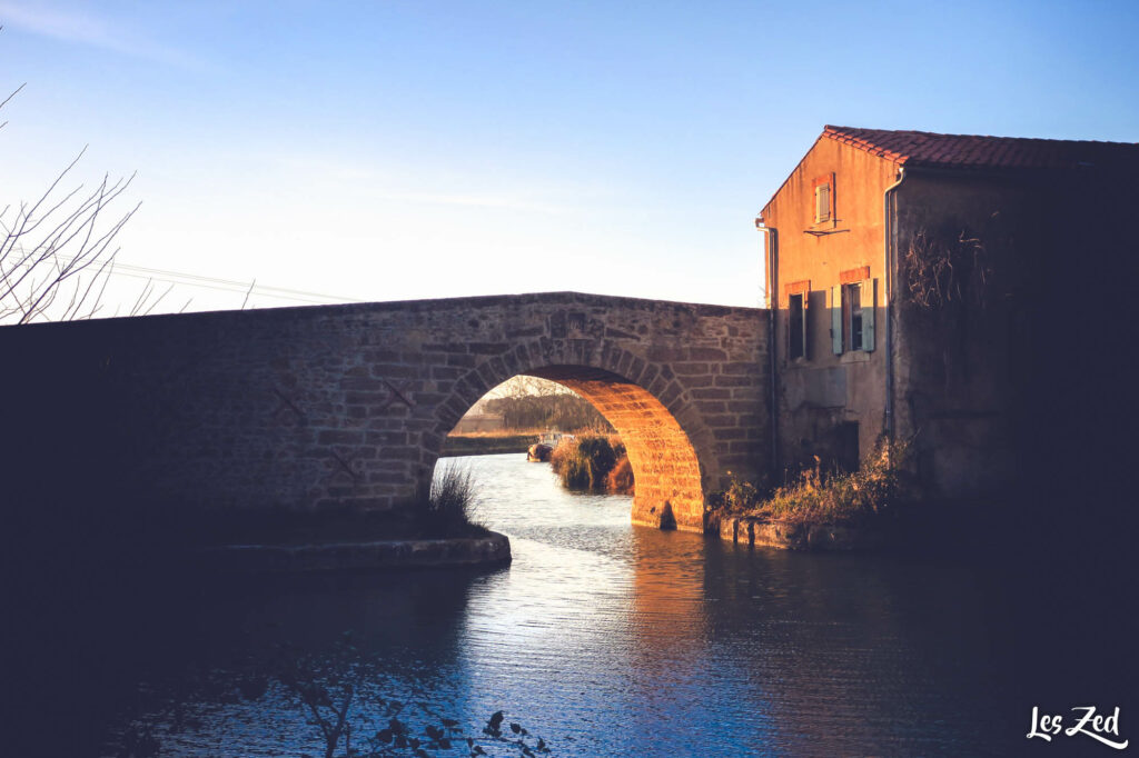 Pont et Canal du Midi au coucher du soleil