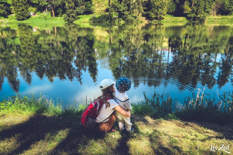 Escapade dans les Monts du Lyonnais : notre itinéraire de 3 jours en famille Monts du Lyonnais barrage de la Gimond reflets et enfants