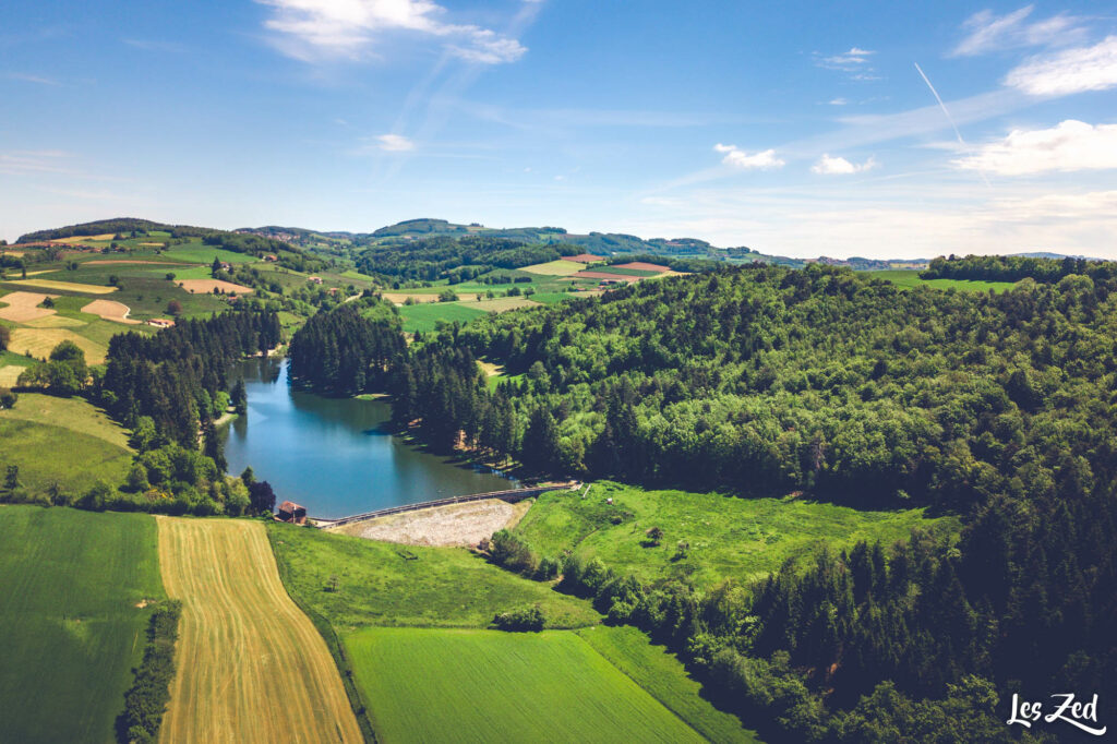 Monts du Lyonnais barrage de la Gimond vue du ciel en drone