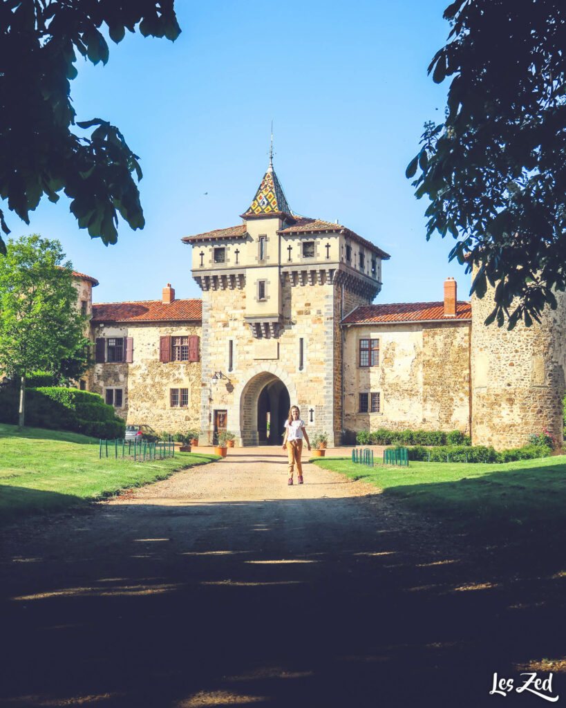 Monts du Lyonnais chateau de Saconay enfant