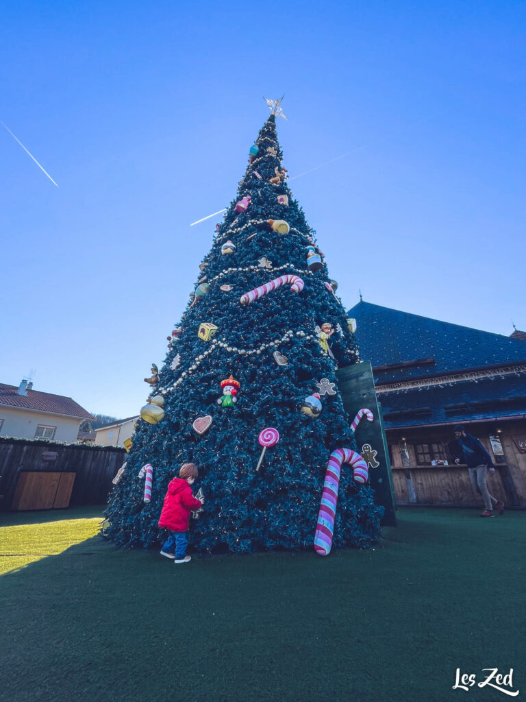 Le sapin du Hameau du Père Noël