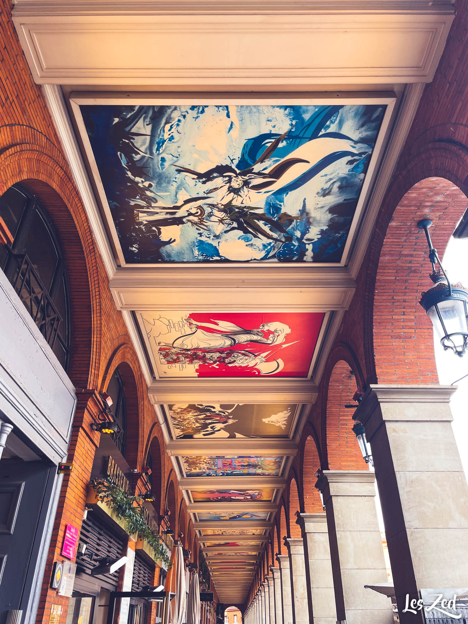 Toulouse place capitole arcades fresques