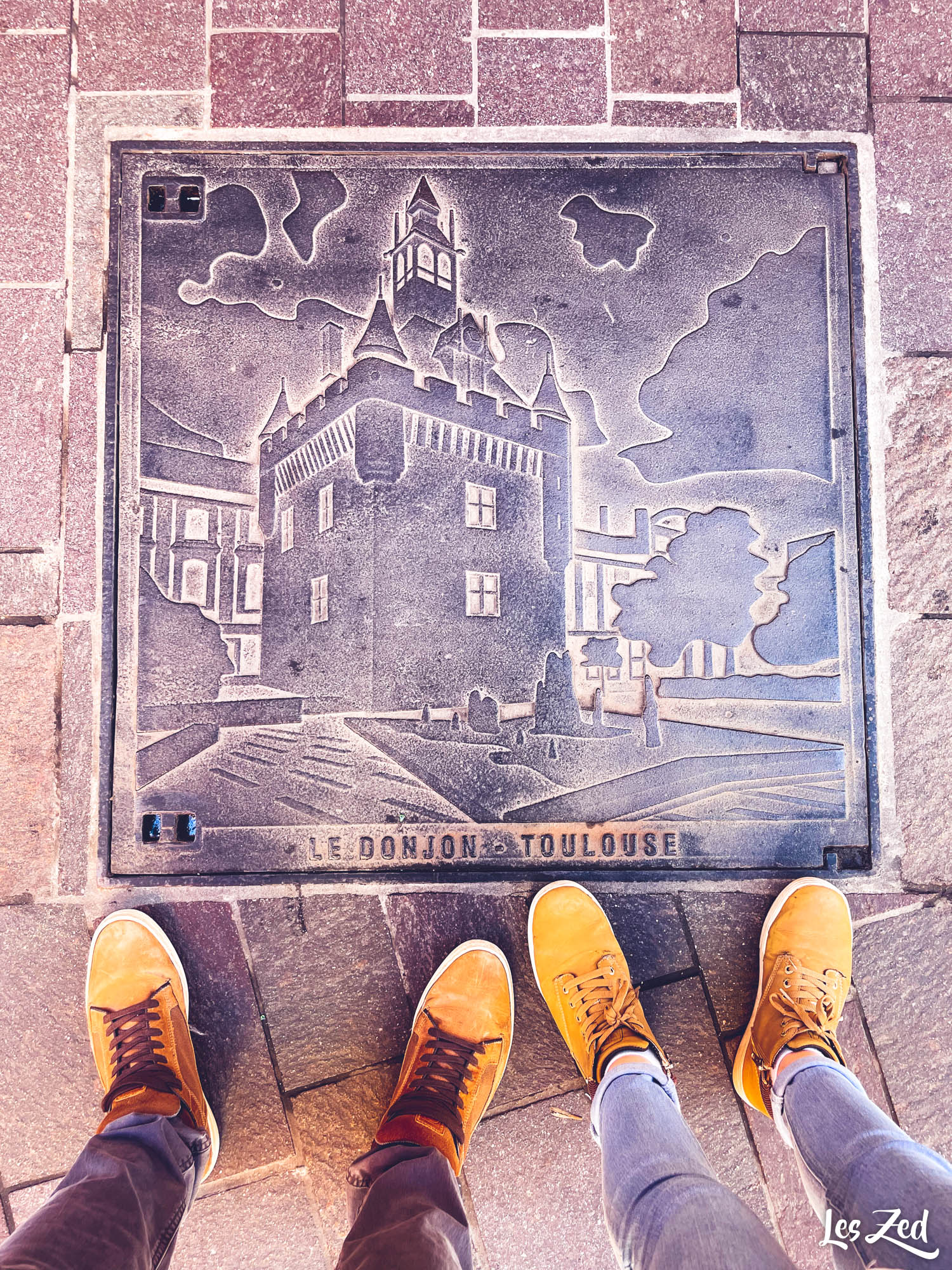 Toulouse visiter plaque Donjon pieds