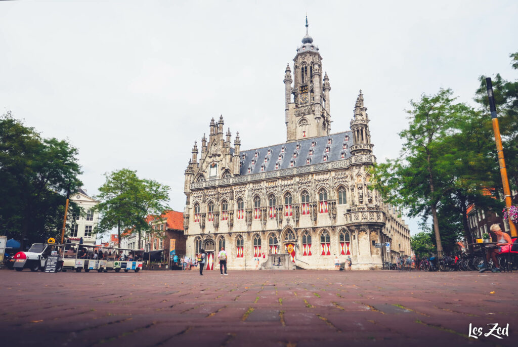 La place de l'Hôtel de ville de Middelburg (Walcheren - Zélande - Pays-Bas)