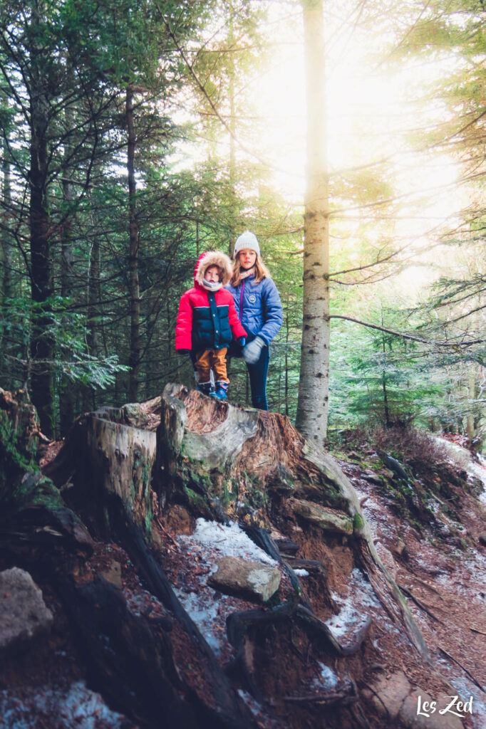 Parc naturel regional du Pilat avec deux enfants