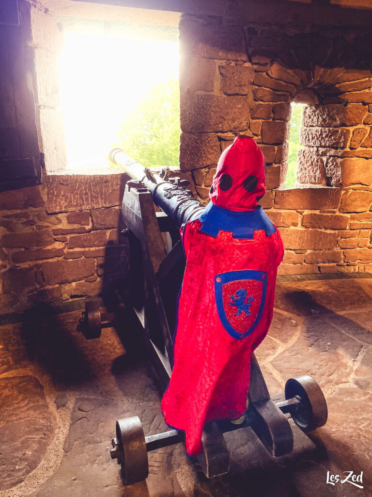 Autour de Strasbourg Chateau du Haut-Koenigsbourg enfant chevali