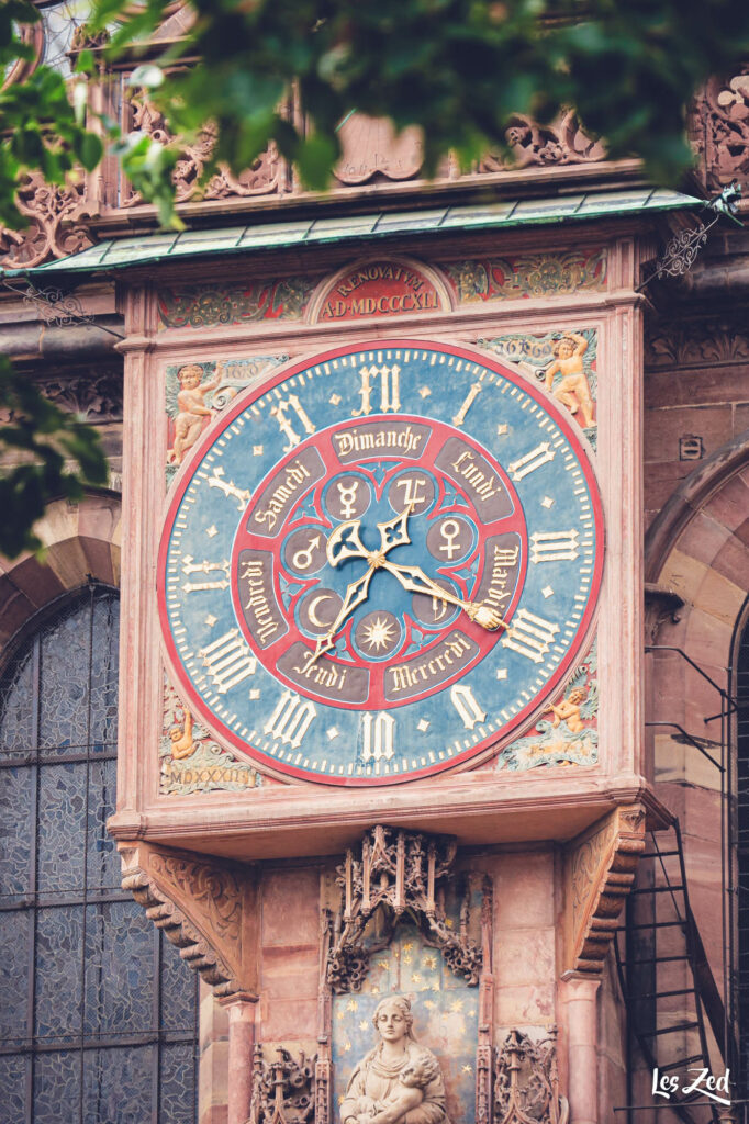 Strasbourg en famille Cathedrale horloge exterieur