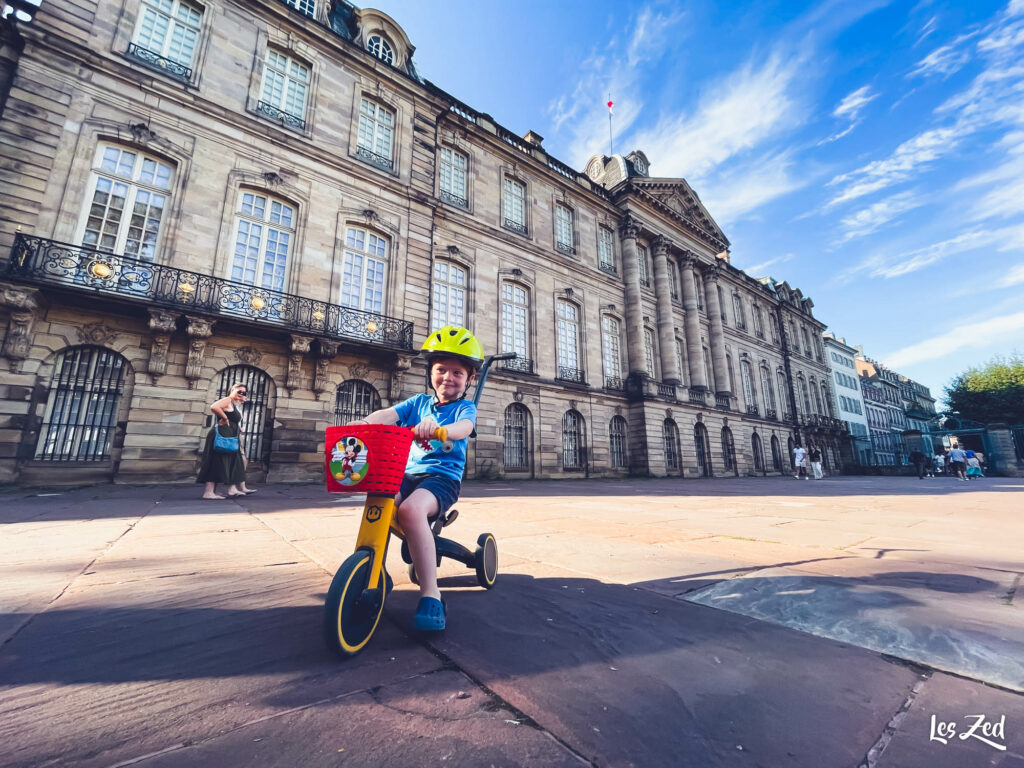 Strasbourg en famille Cathedrale quartier enfant en velo