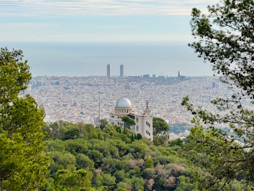 Tibidabo vue sur Barcelone depuis la colline