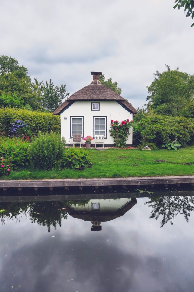 overijssel-pays-bas - Giethoorn reflet maison canal