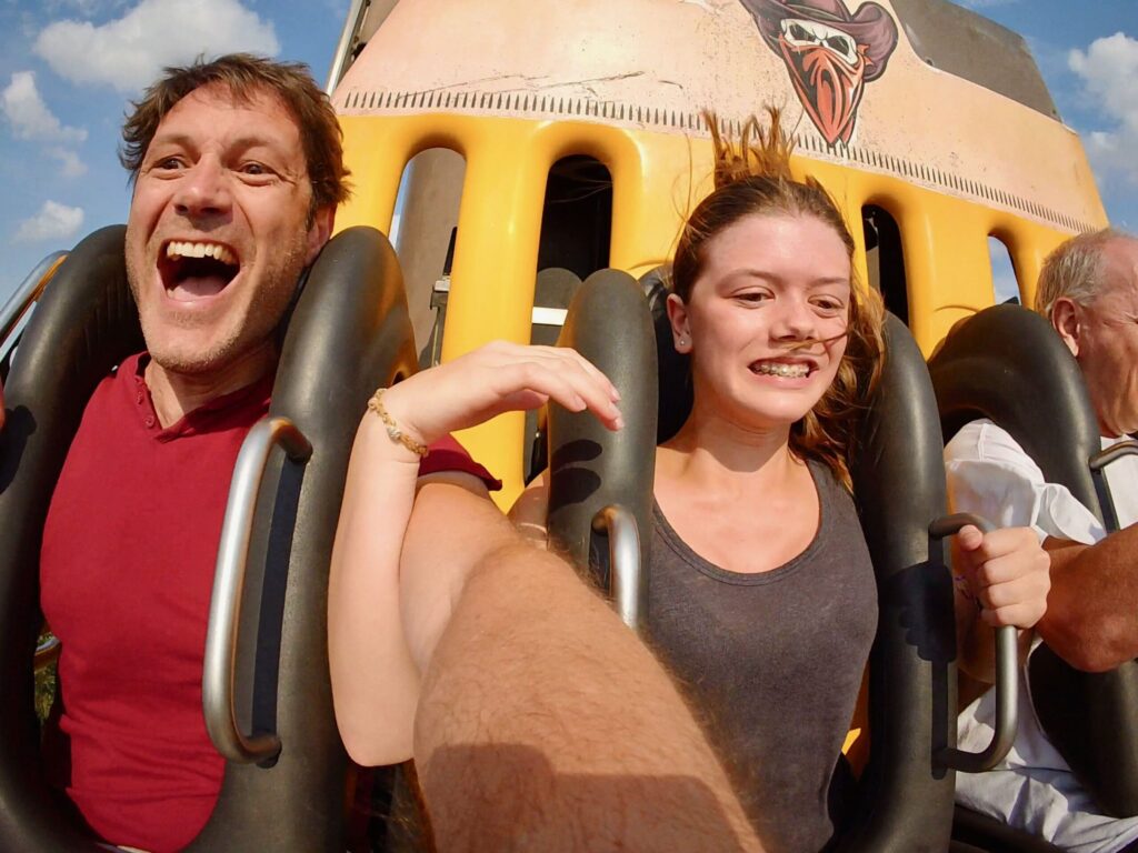 Walibi Belgium tour de chute adolescente Dalton Terror