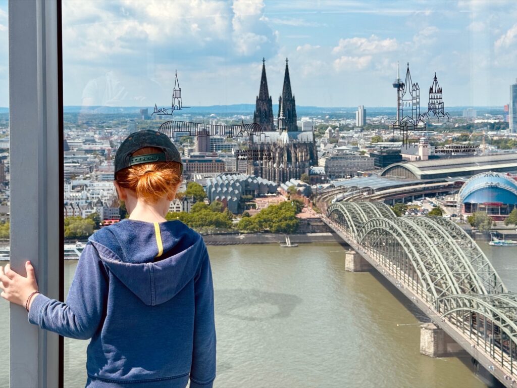 Vue sur Cologne depuis la tour KölnTriangle 